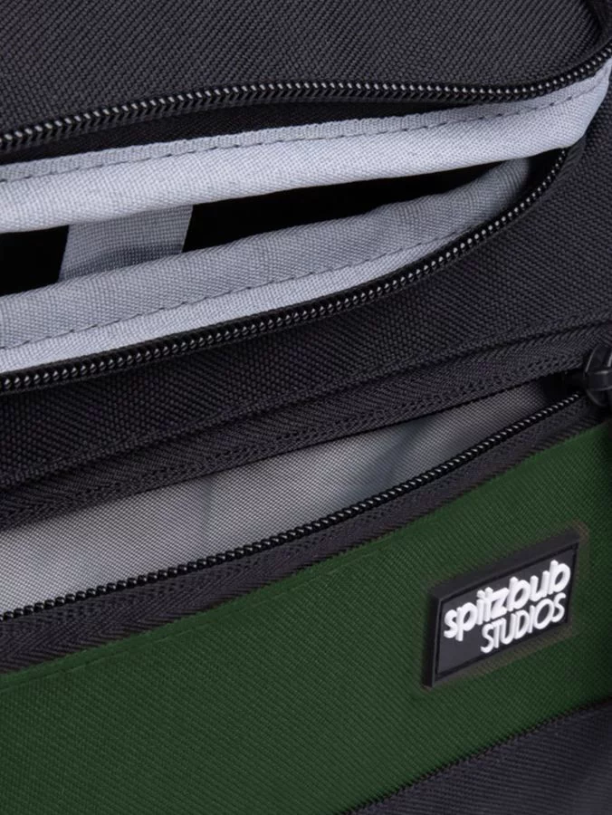 TRAVEL KIT DARK GREEN